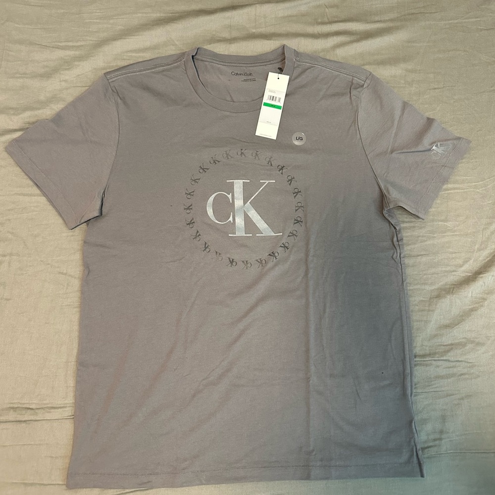 Calvin Klein T-Shirt Light Gray- Large (NWT)